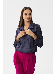 Stylove Bluzka w kolorze granatowym rozmiar: S. Niebieskie bluzki Stylove, s, bez wzorów, bez kołnierzyka, bez ramiączek. Za 105,38 zł.