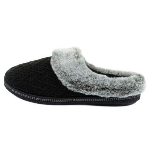 Kapcie Damskie Ocieplane Skechers 167225/BLK czarne. Czarne kapcie bez wzorów, z gumy. Za 283,73 zł.