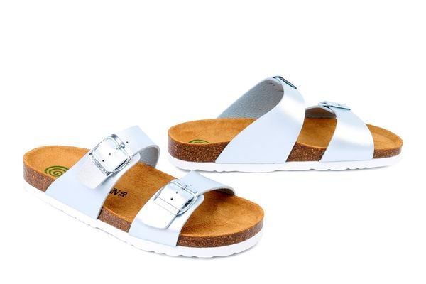 DR. BRINKMANN 700993-55 hellblau, klapki damskie. Niebieskie klapki Dr. Brinkmann, bez wzorów, bez obcasa. Za 204,90 zł.