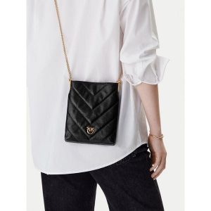 Torebka PINKO. Czarne torebki wieczorowe Pinko, bez wzorów, bez dodatków. Za 670,99 zł.