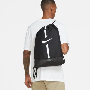 Torba sportowa unisex Nike Academy Gymsack pojemność 18 L. Czarne torby podróżne i sportowe Nike, bez wzorów, z materiału. Za 84,99 zł.