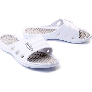 AXIM 7KL2238 white, klapki basenowe damskie. Białe klapki Axim, bez wzorów, bez obcasa. Za 34,99 zł.