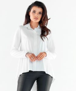 Elegancka Koszula z Dłuższym Tyłem - Biała. Białe koszule Awama, l, bez wzorów, z elastanu, bez kołnierzyka, bez ramiączek. Za 238,90 zł.