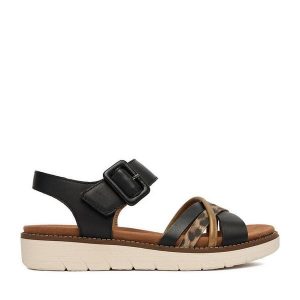 Sandały Remonte. Czarne sandały Remonte, bez wzorów, bez obcasa, na płaskiej podeszwie, bez zapięcia. Za 359,99 zł.