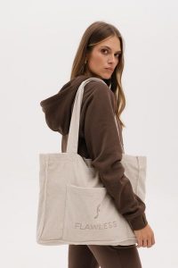 TORBA POPPY PIASKOWA One size - Flawless. Shopper bag Flawless, bez wzorów, z bawełny, na ramię, bez dodatków. Za 230,00 zł.