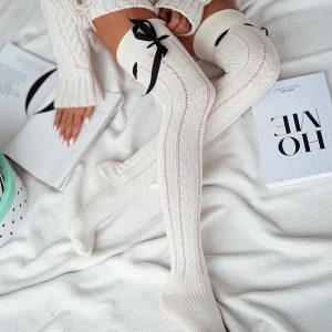Zakolanówki damskie 215 wstążka ecru. Skarpetki Milena, bez wzorów, z bawełny. Za 40,00 zł.