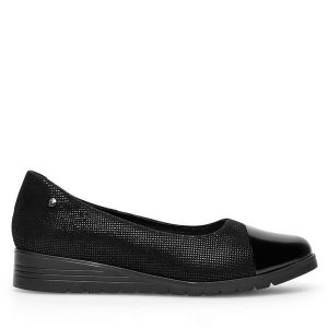 Baleriny Go Soft. Czarne balerinki Go Soft, bez wzorów, bez obcasa, bez zapięcia. Za 179,99 zł.