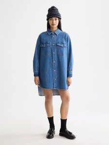 Scotch & Soda Sukienka dżinsowa w kolorze niebieskim rozmiar: 42. Niebieskie sukienki Scotch & Soda, bez wzorów, bez kołnierzyka, bez ramiączek, mini. Za 349,95 zł.