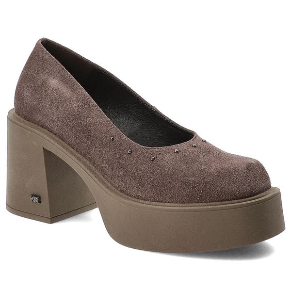 Brązowe Półbuty Karino Eleganckie Obuwie Damskie Na Obcasie. Brązowe półbuty Karino, z aplikacjami, z weluru, bez obcasa, na obcasie, bez zapięcia. Za 499,00 zł.
