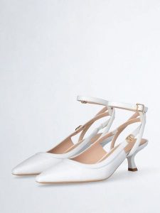 Liu Jo Skórzane czółenka w kolorze białym rozmiar: 36. Białe czółenka Liu Jo, bez wzorów, bez obcasa, bez zapięcia. Za 293,59 zł.