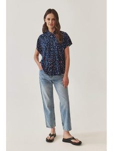 TATUUM Bluzka w kolorze granatowym rozmiar: 42. Niebieskie bluzki Tatuum, bez wzorów, z wiskozy, bez kołnierzyka, bez ramiączek. Za 83,03 zł.