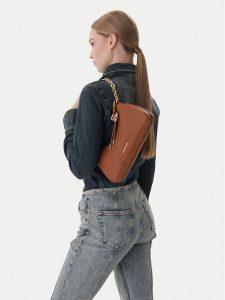 MICHAEL Michael Kors Torebka 32R6GY5W8L Brązowy. Brązowe torebki klasyczne MICHAEL Michael Kors, bez wzorów, ze skóry, bez dodatków. Za 692,99 zł.