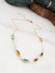 Pierres de Jade Pozłacany naszyjnik z elementami ozdobnymi - dł. 50 cm rozmiar: onesize. Białe naszyjniki Pierres de Jade, z cyrkonią, pozłacane. Za 69,99 zł.