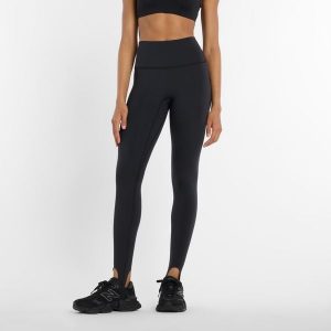 Legginsy damskie do biegania New Balance Sleek WP53168BK – czarne. Czarne legginsy New Balance, bez wzorów, z lycry, z podwyższonym stanem. Za 299,99 zł.