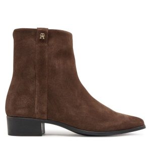 Botki Tommy Hilfiger. Brązowe botki TOMMY HILFIGER, bez wzorów, bez obcasa, na płaskiej podeszwie, bez zapięcia. Za 499,99 zł.