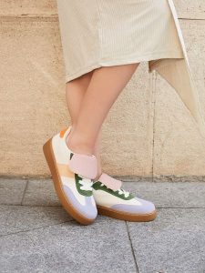 Bellucci Sneakersy ze wzorem rozmiar: 39. Trampki Bellucci, bez wzorów, bez zapięcia. Za 104,14 zł.