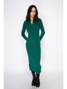 ASSUILI Kaszmirowa sukienka dzianinowa w kolorze ciemnozielonym rozmiar: 40. Zielone sukienki Assuili, bez wzorów, z dzianiny, klasyczne, bez kołnierzyka, bez ramiączek, maxi. Za 148,96 zł.