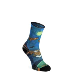 Skarpety turystyczne Smartwool Hike Targeted Cushion Eagle Print Crew Socks. Niebieskie skarpetki Smartwool, bez wzorów. Za 92,99 zł.