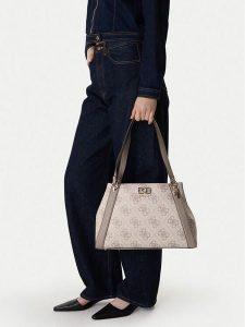 Guess Torebka Karnilla HWOS99 01220 Beżowy. Brązowe torebki klasyczne Guess, z aplikacjami, ze skóry, bez dodatków. Za 659,99 zł.