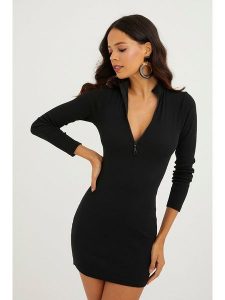 Cool and sexy Sukienka w kolorze czarnym rozmiar: M. Czarne sukienki Cool and sexy, m, bez wzorów, bez kołnierzyka, bez ramiączek, mini. Za 79,03 zł.