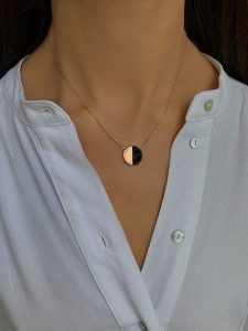 Les Favorites Pozłacany naszyjnik z zawieszką - dł. 40 cm rozmiar: onesize. Czarne naszyjniki Les Favorites, pozłacane. Za 121,99 zł.