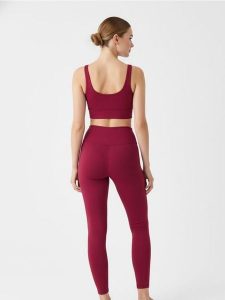 Dopasowane legginsy z wysokim stanem - bordowy. Czerwone legginsy Sinsay, bez wzorów, z podwyższonym stanem. Za 29,99 zł.