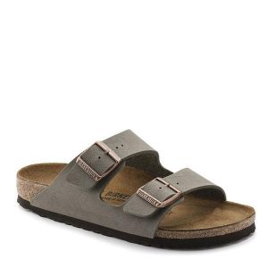 Klapki damskie Birkenstock Arizona Bfbc. Brązowe klapki Birkenstock, bez wzorów, z materiału, bez obcasa. Za 332,10 zł.