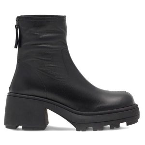 Botki Badura. Czarne botki Badura, bez wzorów, bez obcasa, na słupku, bez zapięcia. Za 349,99 zł.