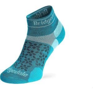 Skarpety do biegania damskie Bridgedale Ultra LtT2 Merino Sport Low. Niebieskie skarpetki Bridgedale, bez wzorów. Za 74,99 zł.