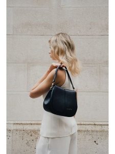 Maison héritage PARIS Skórzana torebka "Lirio" w kolorze czarnym - 27 x 21 x 8 cm rozmiar: onesize. Czarne torebki klasyczne Maison héritage PARIS, bez wzorów, z materiału, przez ramię, bez dodatków. Za 391,99 zł.