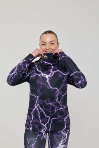 Damska koszulka termoaktywna Thunderstruck z wysokim dekoltem. Fioletowe koszule nocne OOSC, bez wzorów, z materiału, bez ramiączek. Za 294,99 zł.