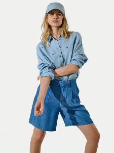 ONLY Szorty materiałowe Charis 15337935 Niebieski Loose Fit. Niebieskie szorty ONLY, bez wzorów, z lyocellu. Za 99,99 zł.