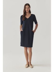 TATUUM Sukienka w kolorze granatowym rozmiar: L. Niebieskie sukienki Tatuum, na co dzień, l, bez wzorów, bez kołnierzyka, bez ramiączek, mini, proste. Za 139,87 zł.
