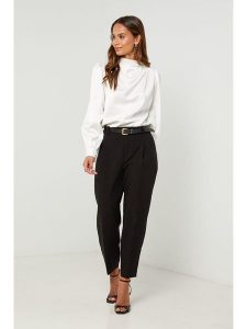 L'armoire de Suzette Bluzka w kolorze białym rozmiar: 38/40. Białe bluzki L'armoire de Suzette, l, bez wzorów, klasyczne, bez kołnierzyka, bez ramiączek. Za 86,99 zł.