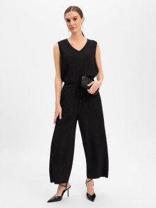 Opus Kombinezon Kobiety czarny, 42. Czarne kombinezony Opus, bez wzorów, z wiskozy, eleganckie, bez kołnierzyka, bez ramiączek. Za 399,95 zł.