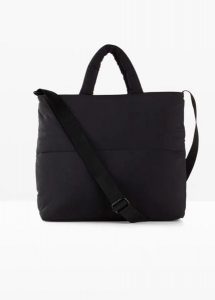 Torba typu shopper z pikowanego materiału. Czarne shopper bag bonprix, bez wzorów, pikowane, bez dodatków. Za 149,99 zł.