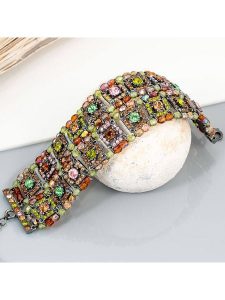 MENTHE À L'O Srebrna bransoletka z kryształami Swarovski rozmiar: onesize. Szare bransoletki MENTHE À L'O, z kryształem, srebrne. Za 209,33 zł.