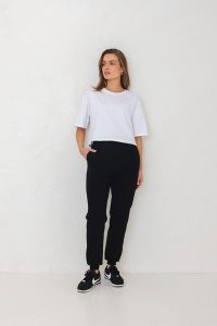SPODNIE CELINE CZARNE S - Flawless. Czarne spodnie dresowe Flawless, s, bez wzorów, z bawełny. Za 299,00 zł.