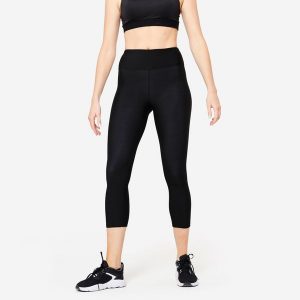 Legginsy fitness damskie Domyos krótkie. Czarne legginsy DOMYOS, bez wzorów, z elastanu, krótkie. Za 59,99 zł.
