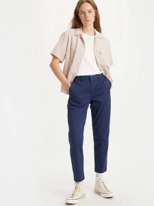 Levi's Spodnie chino w kolorze granatowym rozmiar: W27/L27. Niebieskie spodnie z wysokim stanem Levi's®, bez wzorów, z podwyższonym stanem. Za 114,17 zł.