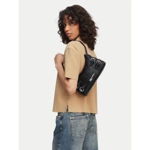 Torebka Karl Lagerfeld Jeans. Czarne torebki klasyczne Karl Lagerfeld Jeans, bez wzorów, z jeansu, bez dodatków. Za 602,99 zł.