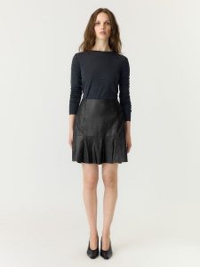 YAS Skórzana spódnica "Colly" w kolorze czarnym rozmiar: S. Czarne spódnice YAS, s, bez wzorów, ze skóry, mini. Za 284,95 zł.