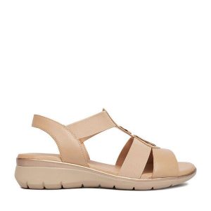 Sandały Go Soft. Brązowe sandały Go Soft, bez wzorów, bez obcasa, na płaskiej podeszwie, bez zapięcia. Za 179,99 zł.