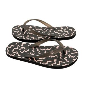 Japonki plażowe damskie Volcom Rocker 2. Czarne klapki Volcom, bez wzorów, bez obcasa. Za 83,00 zł.
