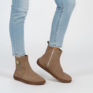 Botki damskie Barefoot Armodo, płaska podeszwa i welurowe zapinane na zamek, złote, 30074-W. Brązowe botki Armodo, z aplikacjami, z weluru, bez obcasa, na płaskiej podeszwie, bez zapięcia. Za 314,99 zł.