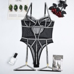 Body z siateczką i błyszczącą nitką na wieczorne wyjścia Semire. Czarne body i gorsety Intica, bez wzorów, z materiału. Za 139,00 zł.