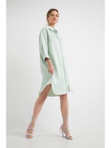 Josephine & Co Lniana sukienka "Daantje" w kolorze jasnozielonym rozmiar: 44. Zielone sukienki Josephine & Co, na co dzień, bez wzorów, bez kołnierzyka, bez ramiączek, midi, proste. Za 316,24 zł.