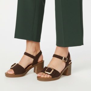 Sandały damskie Tamaris, cholewka ze skóry zamszowej na stabilnym słupku z szerokimi paskami i regulowanym zapięciem przy kostce ozdobione dużą klamr. Brązowe sandały Tamaris, bez wzorów, ze skóry, bez obcasa, na obcasie, bez zapięcia. Za 314,90 zł.