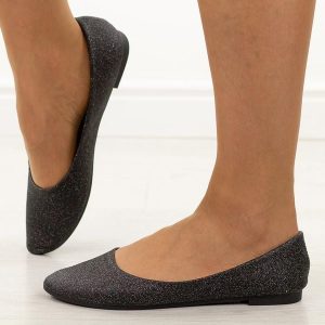 Czarne brokatowe baleriny damskie Potocki 23001. Czarne balerinki POTOCKI, bez wzorów, z jeansu, bez obcasa, bez zapięcia. Za 79,00 zł.