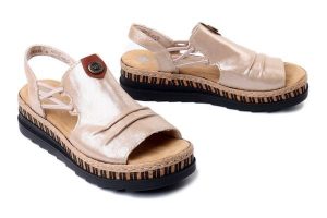 Rieker V7972-60 Beige, sandały damskie. Brązowe sandały Rieker, bez wzorów, ze skóry ekologicznej, bez obcasa, na koturnie, bez zapięcia. Za 319,90 zł.